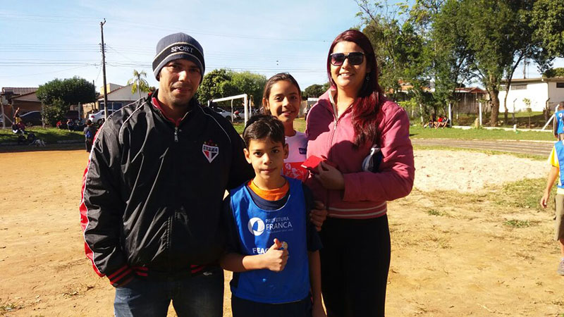 Felipe Mattos e Ana Júlia Mattos ao lado dos pais (foto: divulgação)